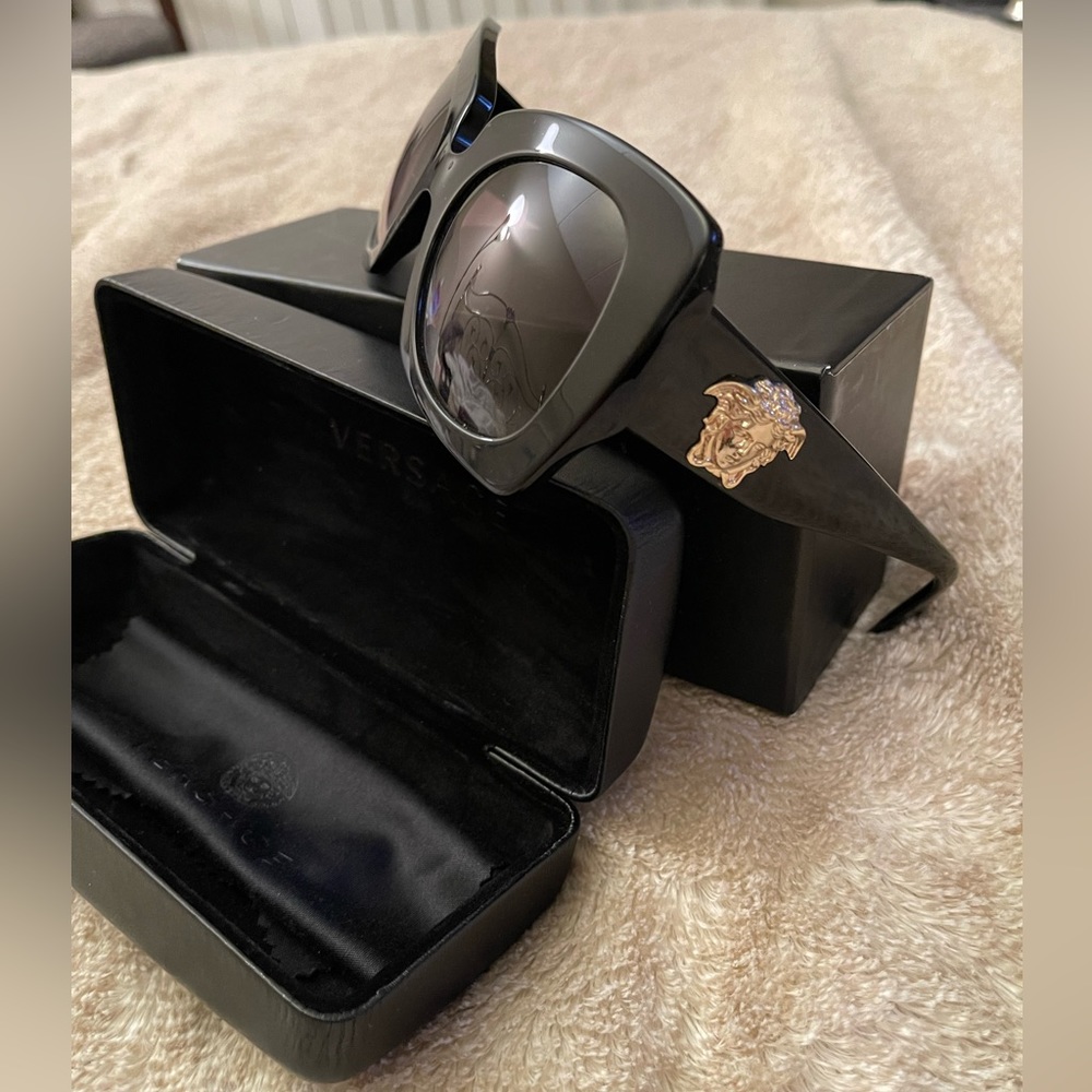 Women’s Versace glasess